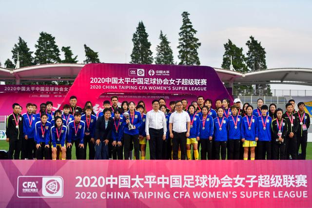 拉塞尔44分字母哥三双 湖人险胜雄鹿重回第九